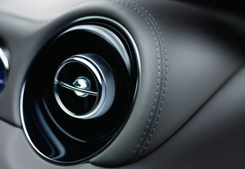 The car air conditioning odor is severe. How to deal with it? AUTOOL